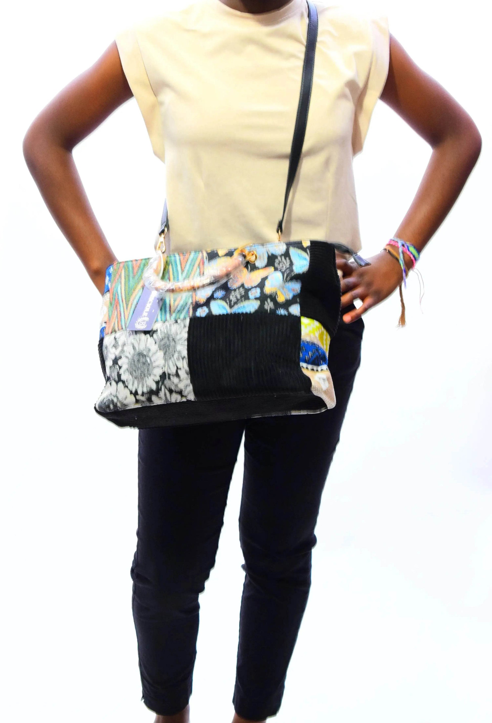 Bamboo-style fabric handbag with mother-of-pearl handles. Vérano Mulberry/Black - MAADFASHION31
